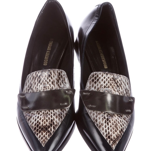 Nicholas Kirkwood
Pointed-Toe Snakeskin Loafers
Size: 5.5 |IT 35.5 - Picture 2 of 5